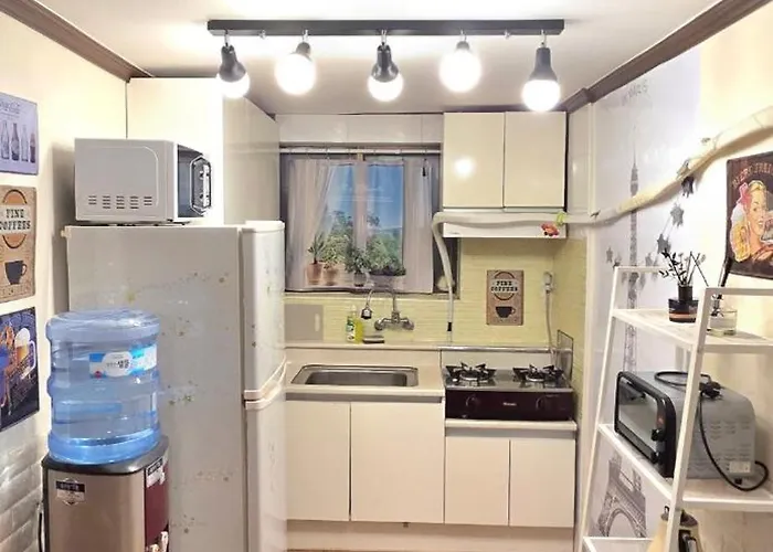 Modern 2br In Haebangchon, Near Itaewon, *